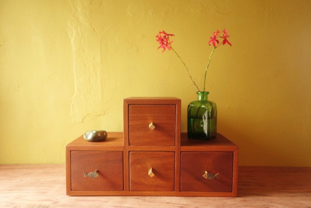 真鍮の手作りフィッシュハンドル凸型の小さなキャビネット