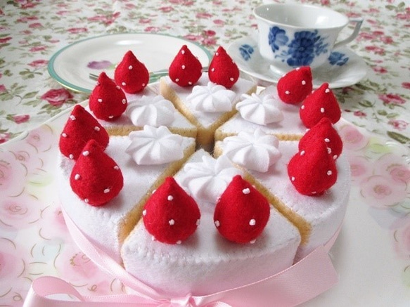 フェルトのイチゴのホールケーキ ショートケーキ ままごと