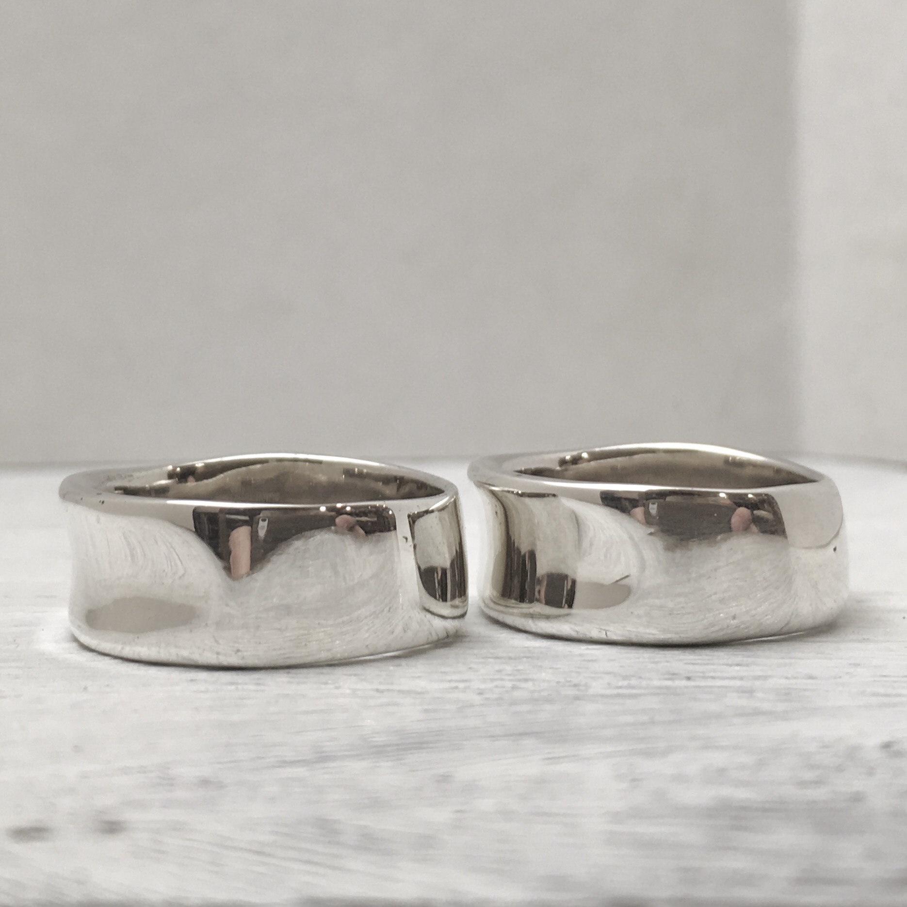 幅広平打ちに一部凹みがあるペアリング / silver925 / src2211 / ケンジハウス