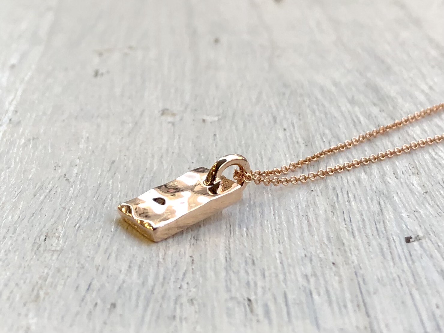 K5ピンクゴールド/槌目プレートペンダント(s)/b537