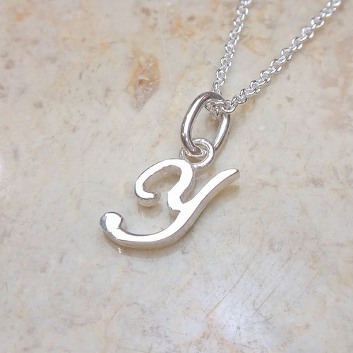 イニシャル”Y” 筆記体アルファベットペンダント P095 ネックレス