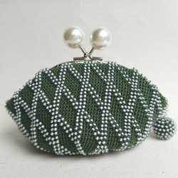 斜め格子のビーズ編みがま口（M）／緑白 2枚目の画像