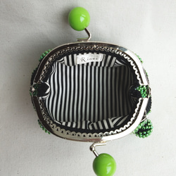 水玉模様のビーズ編みがま口（M）／黒緑 5枚目の画像