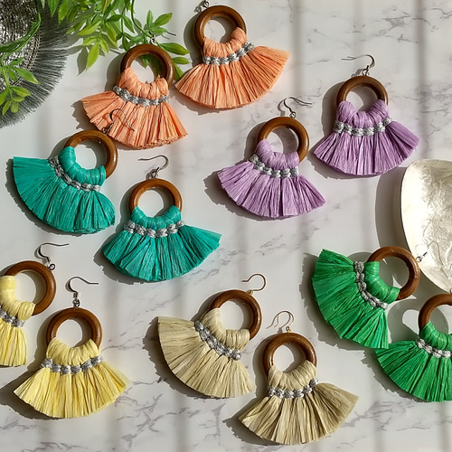 大振り ラフィア タッセル ピアス イヤリング ピアス（フープ） pichi 