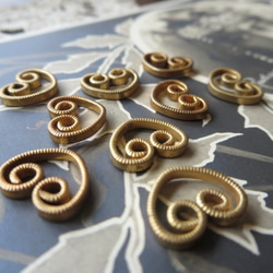 *♥*Vintage Brass Filigree Heart Connector 9pcs*♥* 1枚目の画像