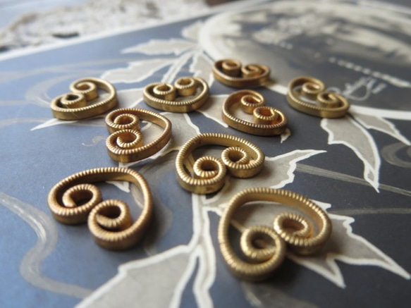 *♥*Vintage Brass Filigree Heart Connector 9pcs*♥* 1枚目の画像