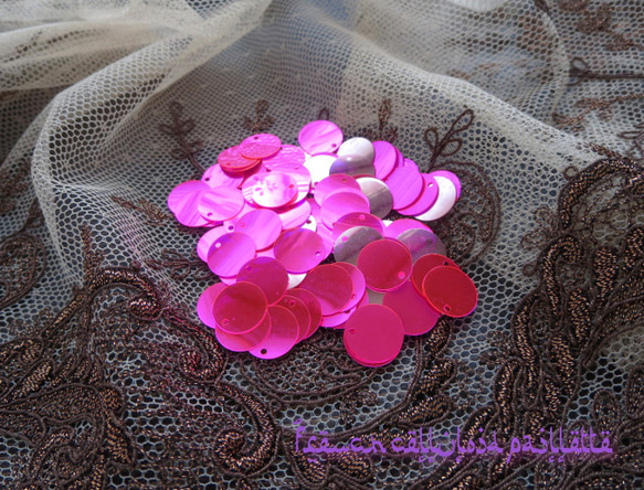 **♥ Vintage Celluloid Sequins Vibrant Pink♥** 3枚目の画像