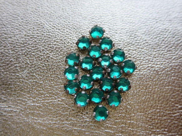 *♥Vintage Austrian Crystal Sew On Soft Emerald Green 10pcs♥* 2枚目の画像