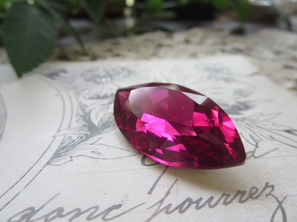 *♥Swarovski Crystal Stone 4227 Navette Fuchsia 32X17mm♥* 3枚目の画像