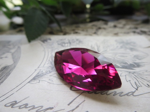 *♥Swarovski Crystal Stone 4227 Navette Fuchsia 32X17mm♥* 1枚目の画像