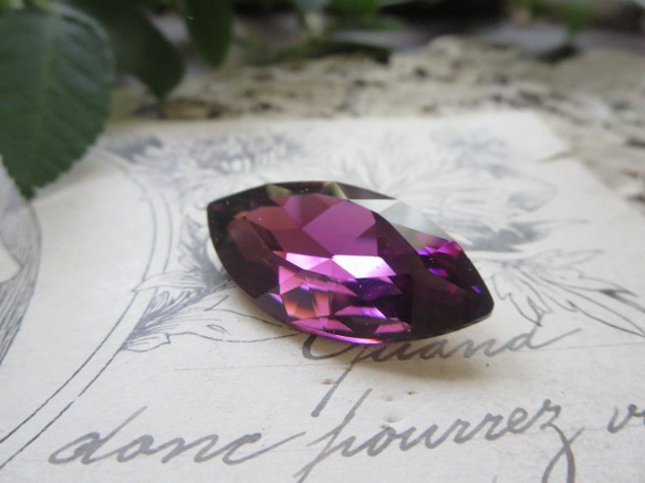 *♥Vintage Swarovski Crystal Stone 4227 Navette Amethyst♥* 2枚目の画像