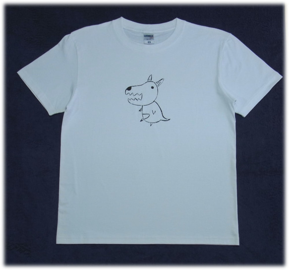 ＜犬じゃないよ「カンガルー。」＞手でペイントされたシンプルなＴシャツ。「受注生産」Unisex 1枚目の画像