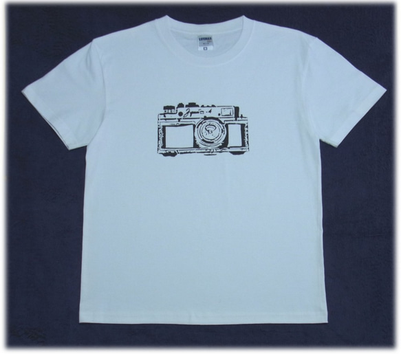 カメラC　-手でペイントされたシンプルなＴシャツ「受注生産」Unisex 1枚目の画像