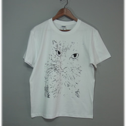 店の看板ねこ「ｎａｎａ」Tシャツ　手でペイントされたシンプルなＴシャツ「受注生産」Unisex 4枚目の画像