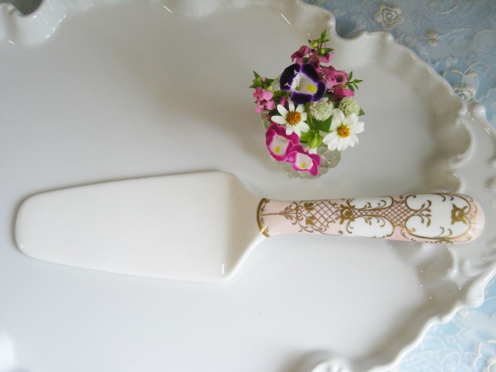 手描き上絵付♡ケーキ/pizzaサーバー（17㎝x7㎝）サーモンピンク&gold飾