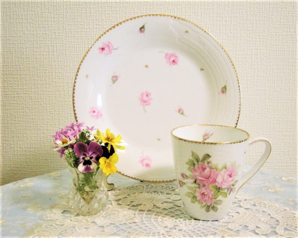 手描き上絵付♡マグカップ＋ケーキ皿セット（薔薇）口径8.5㎝x高さ9㎝/お皿径21㎝ 1枚目の画像