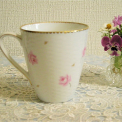 手描き上絵付♡マグカップ＋ケーキ皿セット（薔薇）口径8.5㎝x高さ9㎝/お皿径21㎝ 4枚目の画像