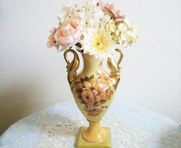 手描き上絵付♡花瓶（yellow系単色/薔薇）高さ25㎝横14㎝ 1枚目の画像