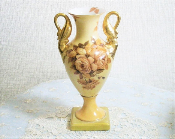 手描き上絵付♡花瓶（yellow系単色/薔薇）高さ25㎝横14㎝ 2枚目の画像