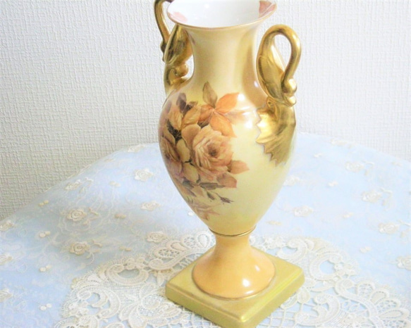 手描き上絵付♡花瓶（yellow系単色/薔薇）高さ25㎝横14㎝ 4枚目の画像