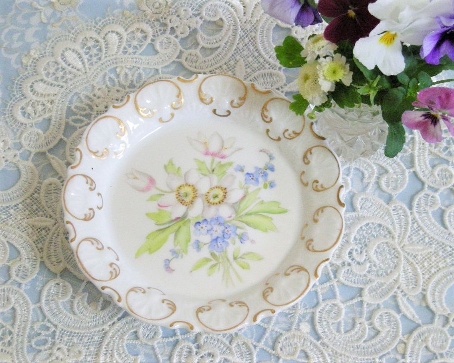 手描き上絵付♡三つ足キャンディートレイ(直径14㎝/高さ3.5㎝）