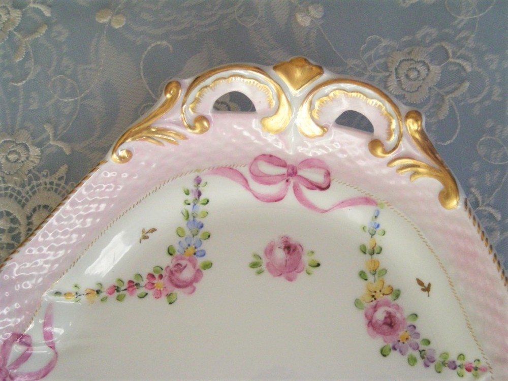 手描♡Services & Sets(小花スカラップ＋リボン）デミタス5客/クリーマー・シュガー/ポット/アンダートレイ