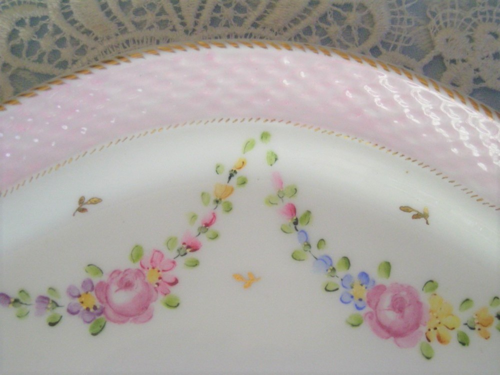 手描♡Services & Sets(小花スカラップ＋リボン）デミタス5客/クリーマー・シュガー/ポット/アンダートレイ