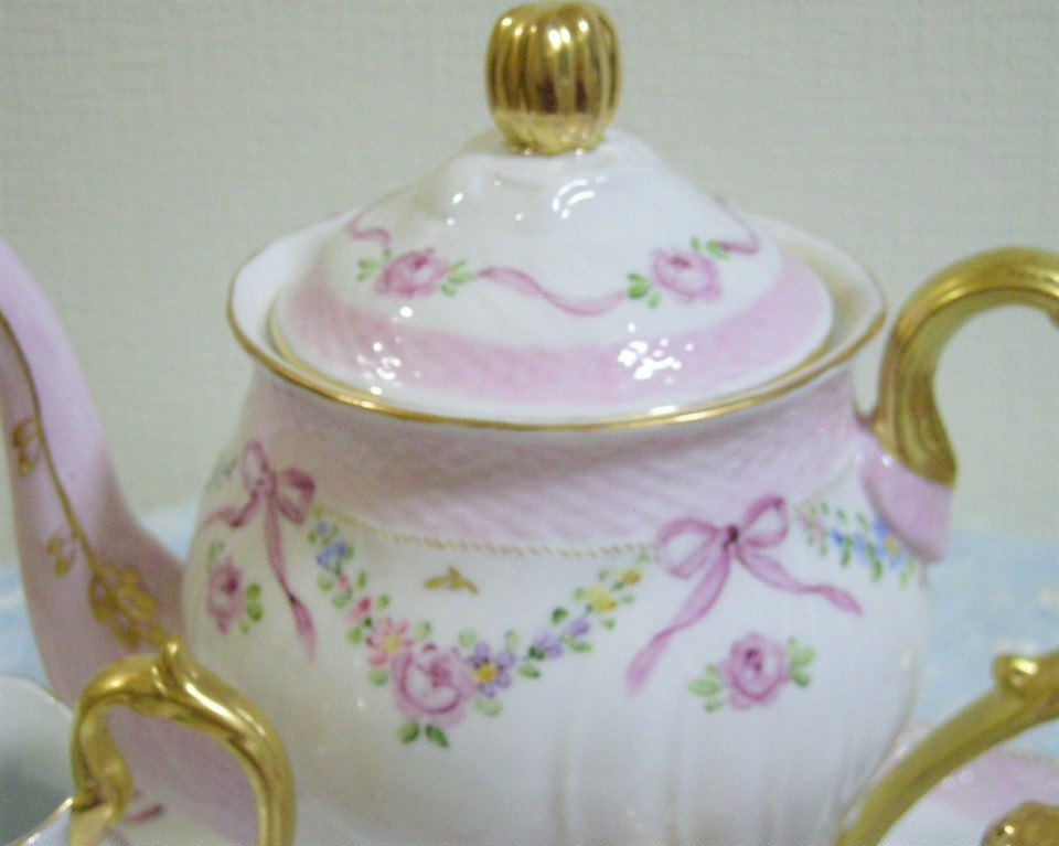 手描♡Services & Sets(小花スカラップ＋リボン）デミタス5客/クリーマー・シュガー/ポット/アンダートレイ