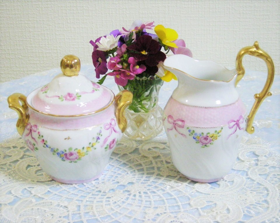 手描♡Services & Sets(小花スカラップ＋リボン）デミタス5客/クリーマー・シュガー/ポット/アンダートレイ