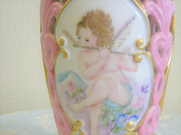 手描き上絵付♡天使の花瓶(透かし2重構造）口径10㎝ｘ高さ20㎝ 8枚目の画像