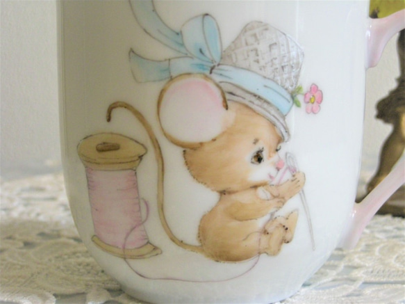 ♥マグカップ（ネズミちゃんソーイング）口直径8㎝深さ8.5㎝300㏄ 2枚目の画像