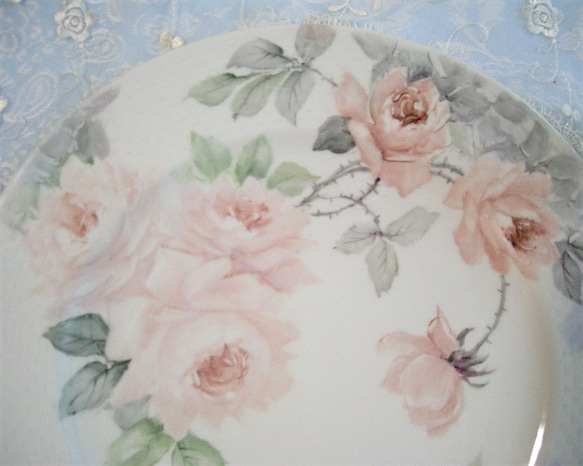 手描き上絵付♡28㎝ディナー皿（淡いポンパドールピンク色の薔薇） 3枚目の画像