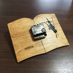 【受注製作】立体に見える本の形の掛け時計 2枚目の画像