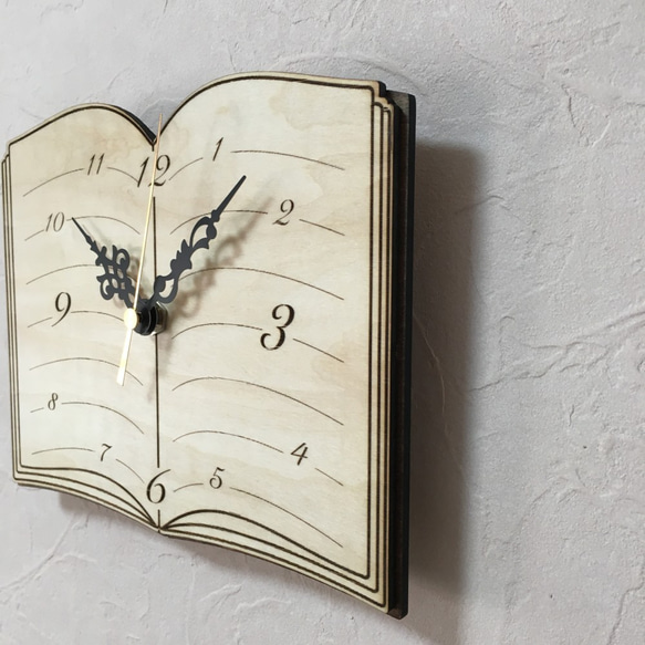 【受注製作】立体に見える本の形の掛け時計 3枚目の画像