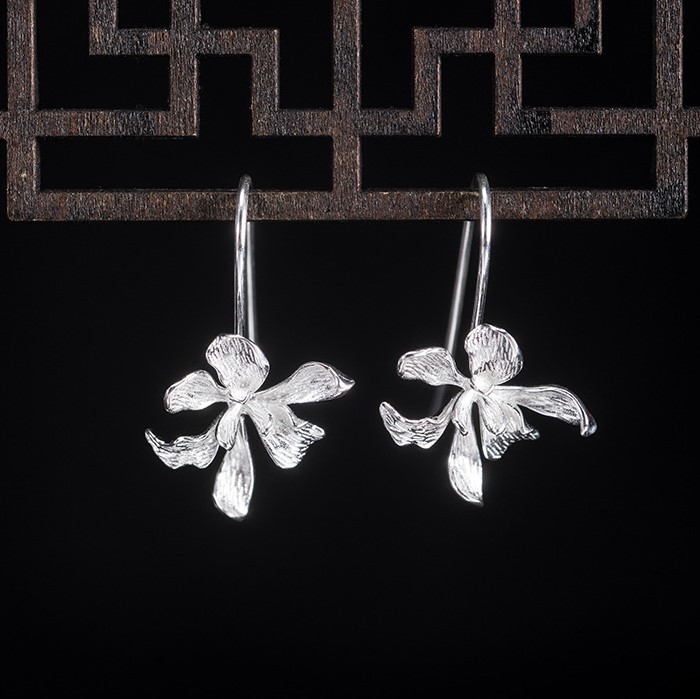 ＜受注制作＞イチハツのピアス　一初　花　シルバー　P014