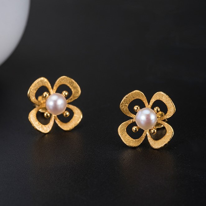 ＜受注制作＞花のピアス　はなパール　シルバー　P017