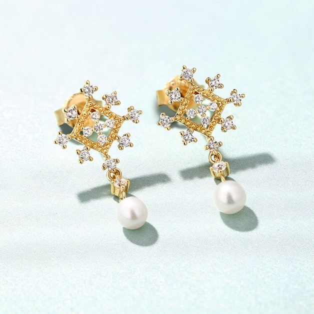 ＜受注制作＞雪の結晶のピアス　パール　ギフト　自分にご褒美　0594