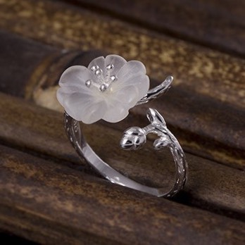 ＜受注制作＞サンカヨウのリング  朝露を吸って花びらが透明になる美しい花「サンカヨウ」フリーサイズ　0215