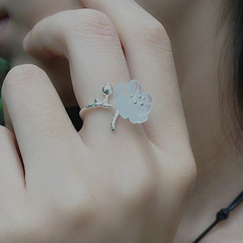 受注制作>サンカヨウのリング 朝露を吸って花びらが透明になる 受注制作>サンカヨウのリング 朝露を吸って花びらが透明になる