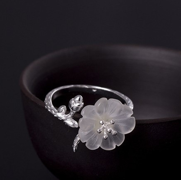 ＜受注制作＞サンカヨウのリング  朝露を吸って花びらが透明になる美しい花「サンカヨウ」フリーサイズ　0215 7枚目の画像