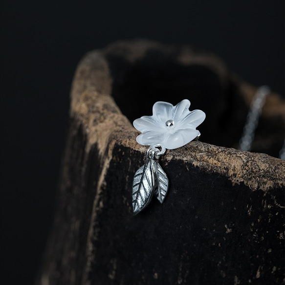 ＜受注制作＞サンカヨウのペンダント  朝露を吸って花びらが透明になる美しい花「サンカヨウ」0217 2枚目の画像