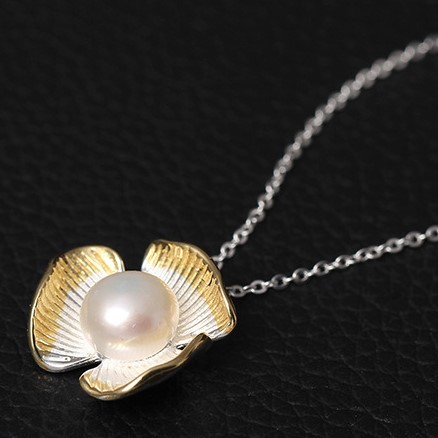 ＜受注制作＞花のペンダント　パール　シルバー　スタイリッシュ　0309