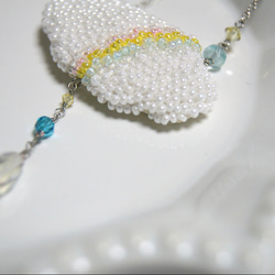 手刺繍のネックレス「雨のち虹」 2枚目の画像