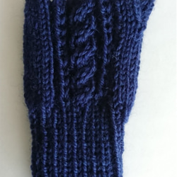 縄編み模様の指なしハンドウォーマー 3枚目の画像