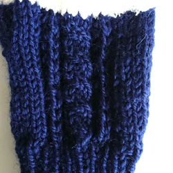 縄編み模様の指なしハンドウォーマー 4枚目の画像