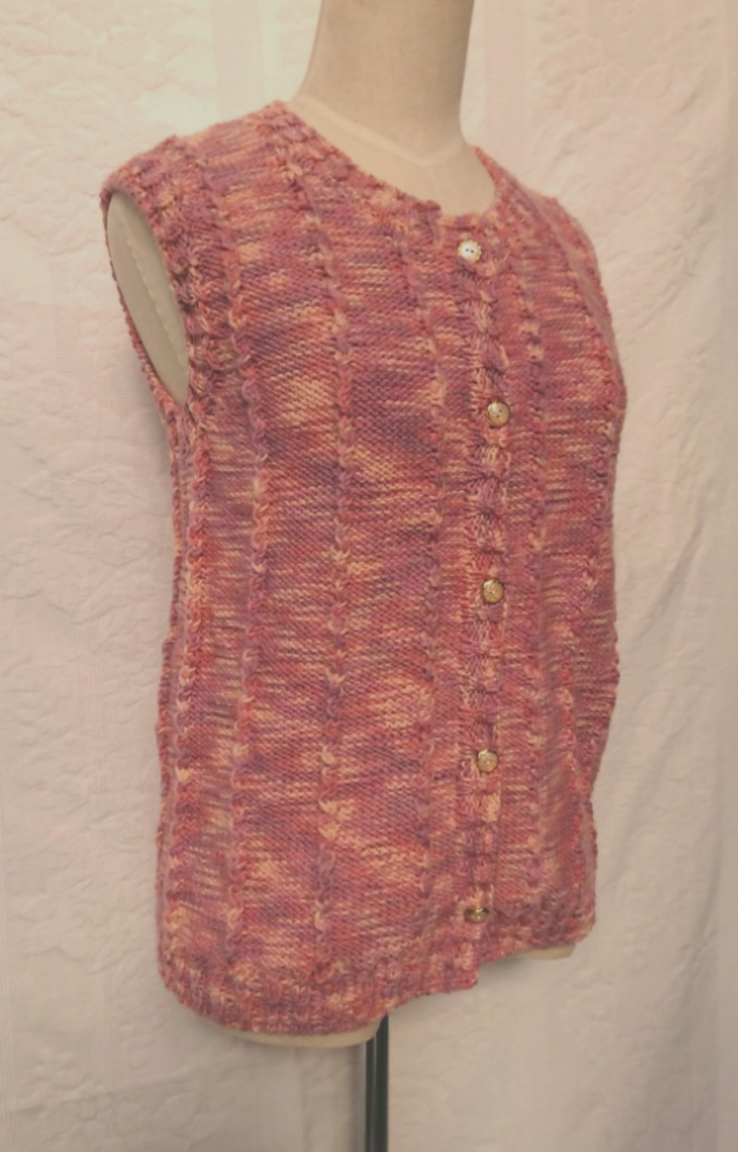 前開きの純毛段染ベスト