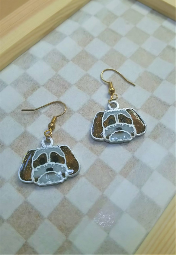 癒し系　犬　シーズーのアクセサリー　ピアス＆イヤリング 1枚目の画像