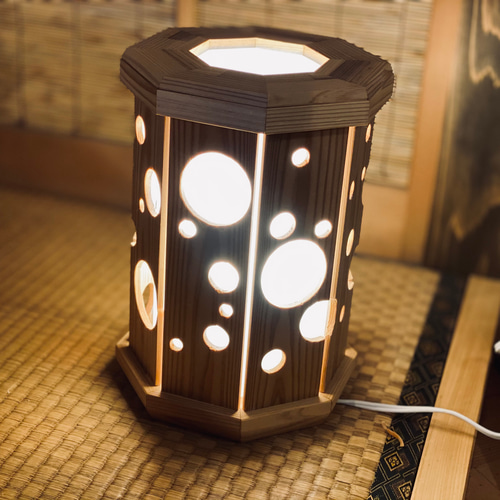 姥目樫のテーブルランプ 姥目樫の鉢植え盆栽 ウバメガシ - 育む盆栽日記