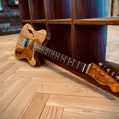 Whiskey barrel guiter ウイスキーの樽材で製作したエレキギター