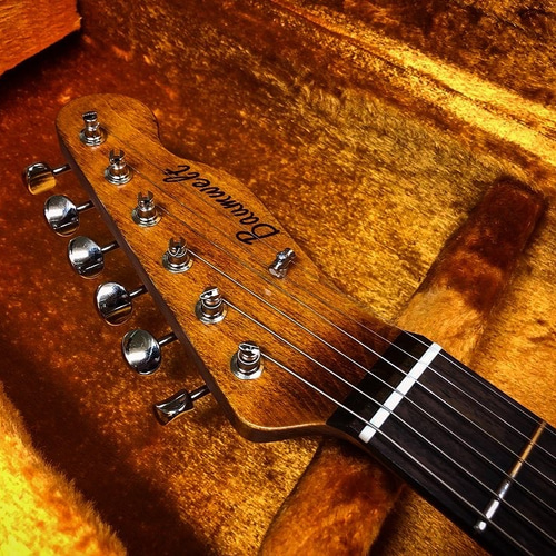 Whiskey barrel guiter ウイスキーの樽材で製作したエレキギター